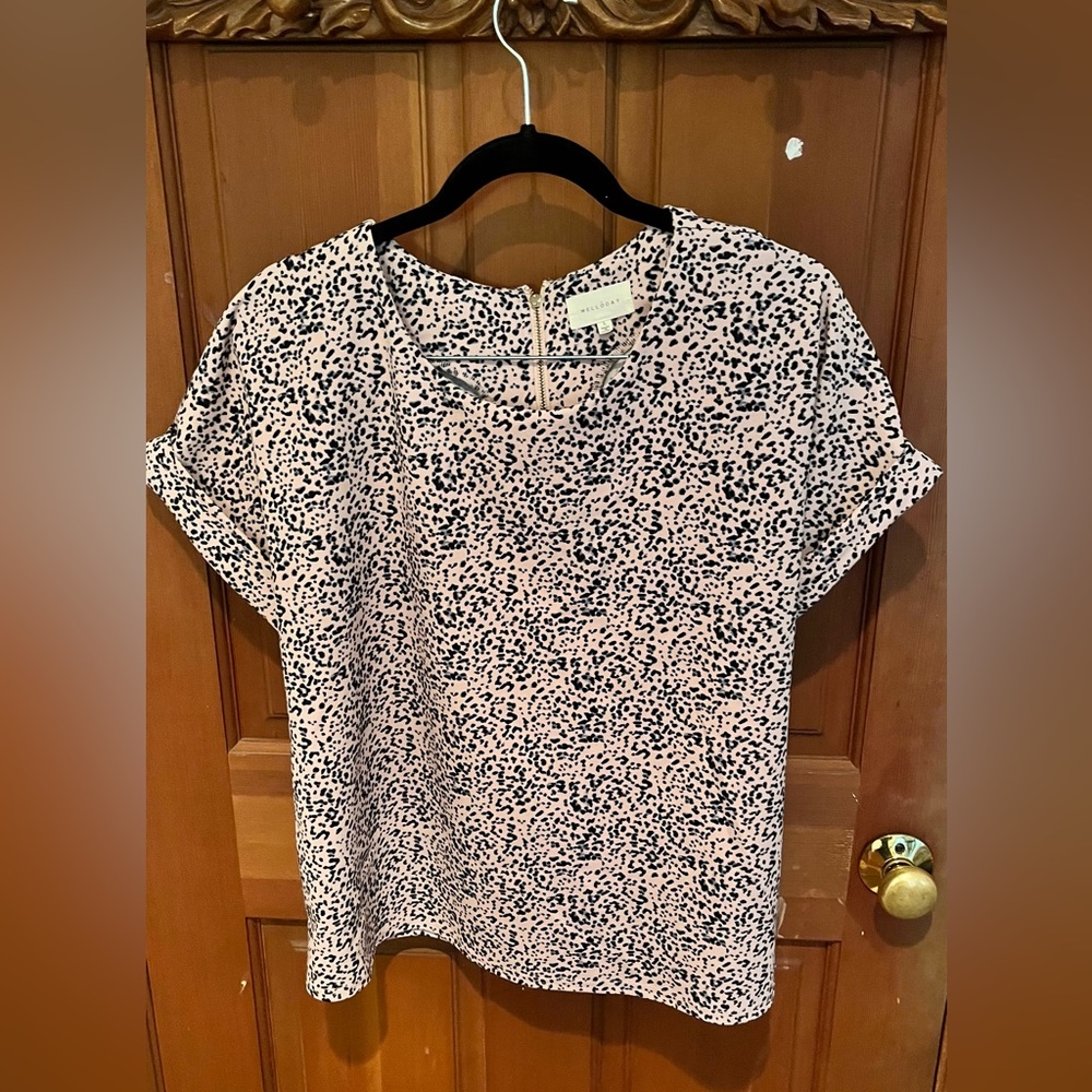 Mellóday pink patterned shirt with gold zipper ok back size large